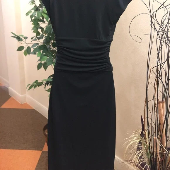 Max & Cleo Sexy Black Straight Dress. Preowned - Picture 7 of 7